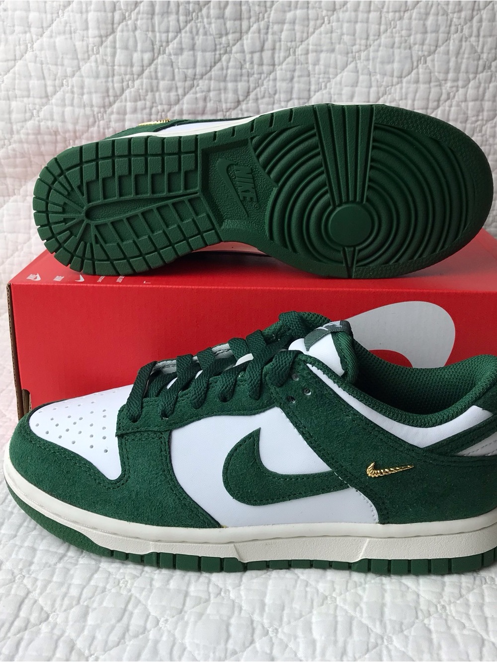 Nike Dunk Low Shoes Women’s SZ 6 Gorge Green Gold Mini Swoosh IB4417 100 - Picture 4 of 12